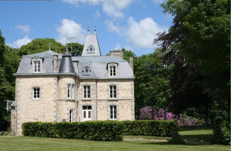 Au Château La Lucerne-dʼOutremer Exterior foto